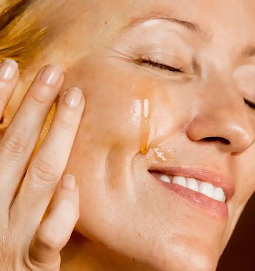 woman applying Kesaradi Daily Glow oil