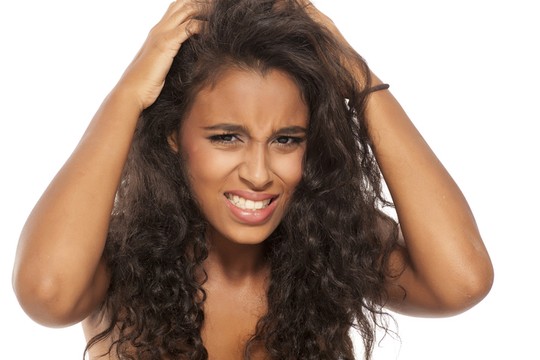 6 Reasons Your Scalp Is Itchy And flaky: How To Make It Feel Better