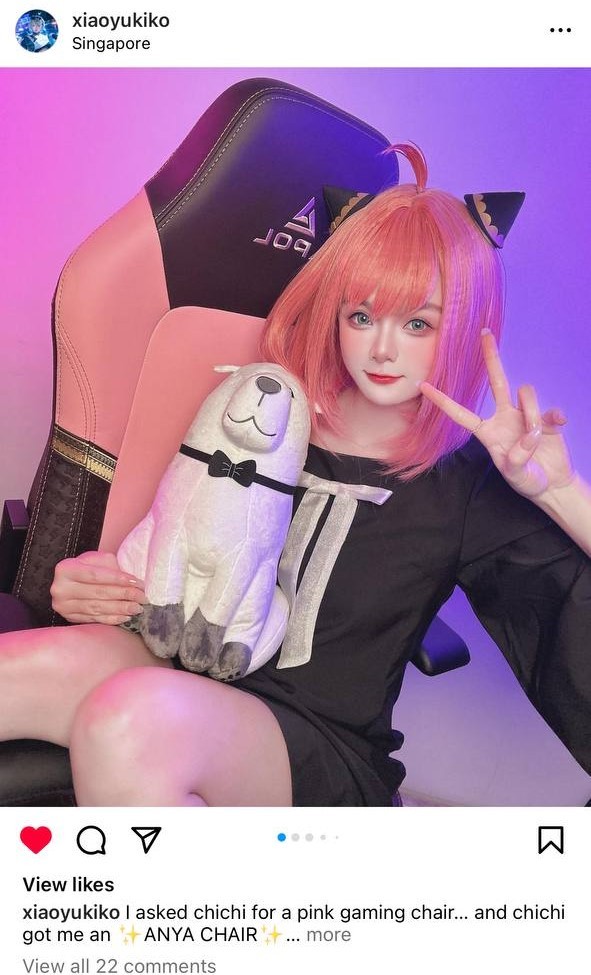 Singapore Cosplayer Anya Forger Xiaoyu sitting on SPOL SPY x FAMILY gaming chair