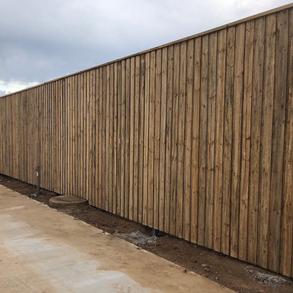 Timber Fence unsuitable for clothesline installation