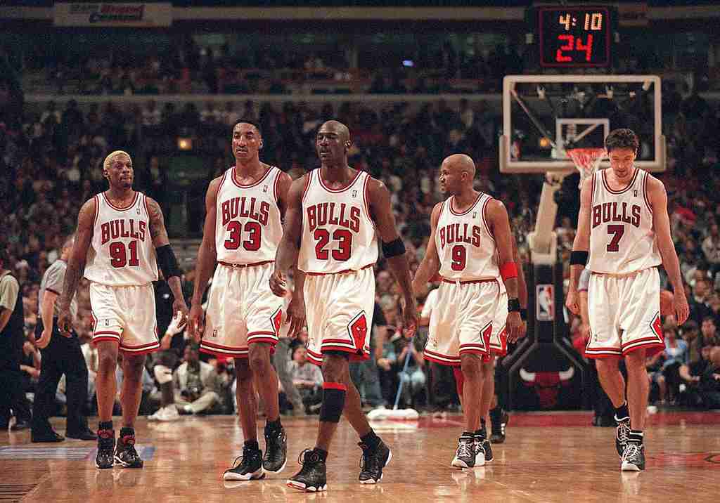 The Last Dance Chicago Bulls - 1997-1998 (via Sneaker History)
