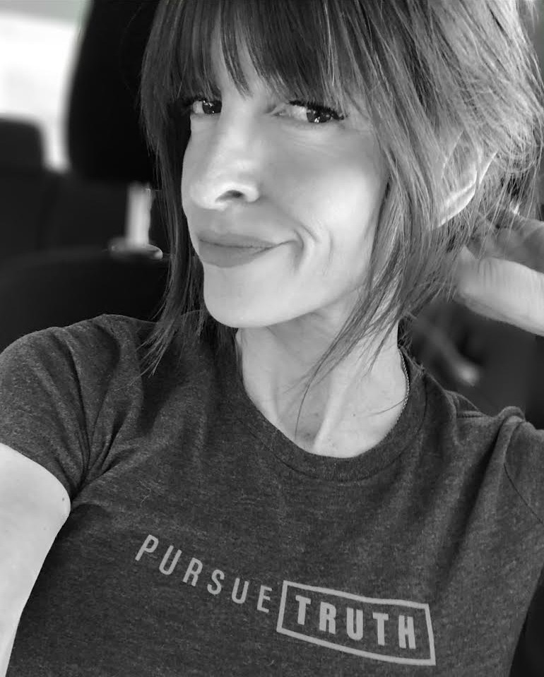 Pursue Truth Women's Tshirt Charcoal Grey