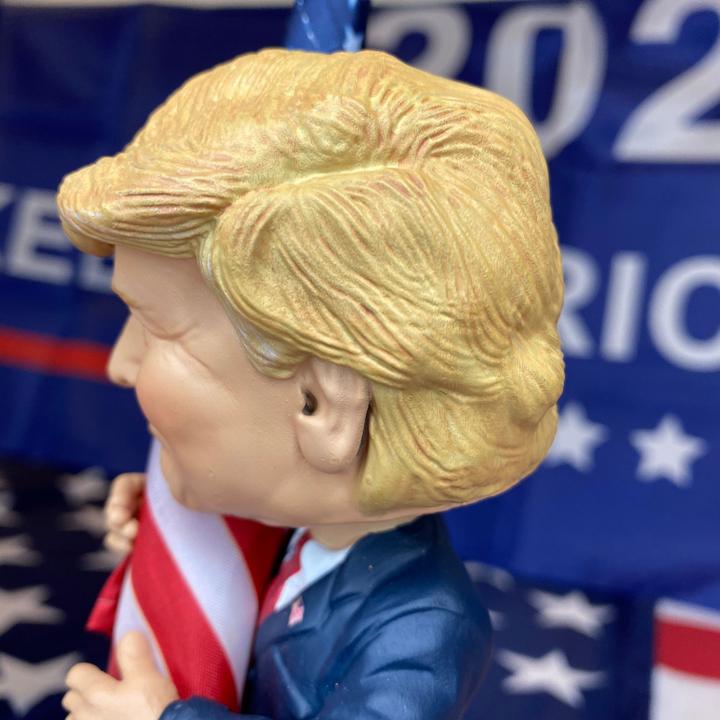 Trump 2020 Bobblehead (with Cloth American Flag)