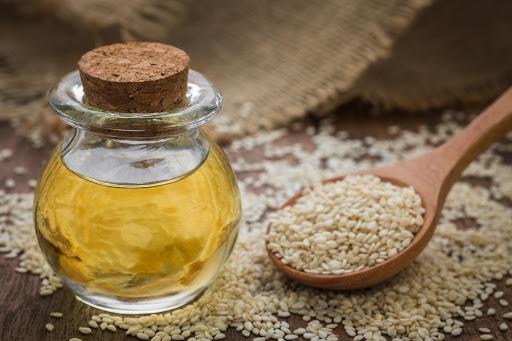 And since sesame oil is one of the best suited traditional oils for luxuriating the skin in a beaming glimmer, its addition in Kesaradi™ is ideally indispensable. 