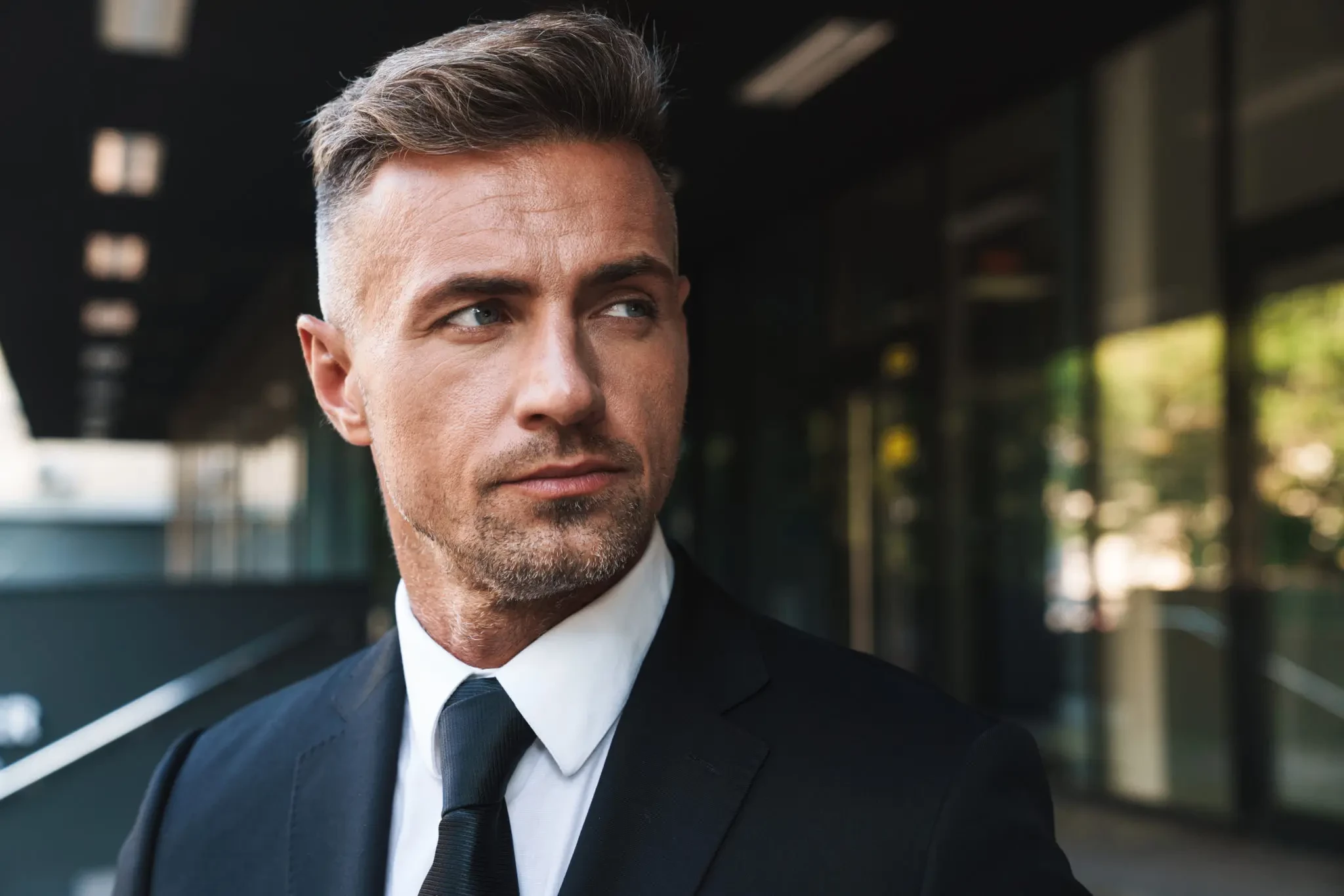 Why an Attractive Chiseled Jawline is a Key to Masculine Beauty