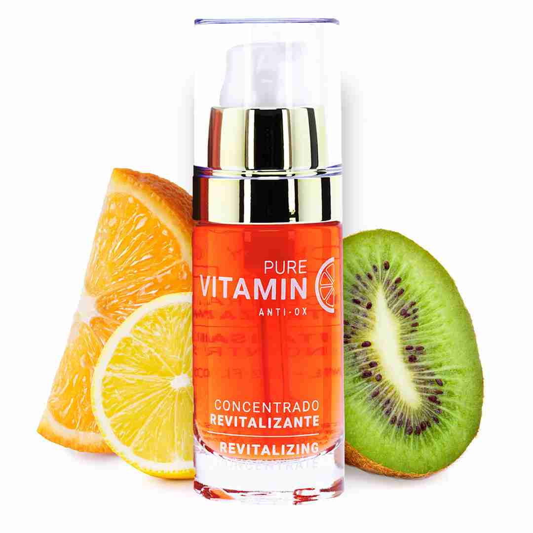 Pictured is Noche Y Di'a Vitamin C Serum with an orange, kiwi, and lemon slice.