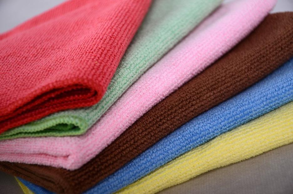 Микрофибра это синтетика или натуральная ткань. Microfiber Cloth. Микрофибра женская одежда. Ткань для стекла из микрофибры. Изготовление микрофибры.