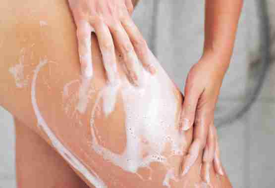 Warm water en het gebruik van zeep geeft een natuurlijk vetlaagje.