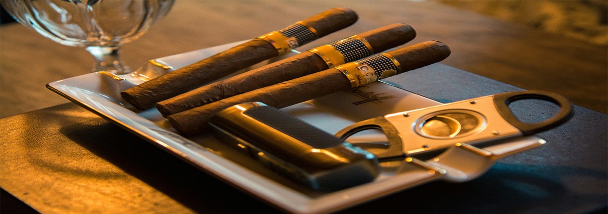 How to Cut a Cigar Without a Cutter?