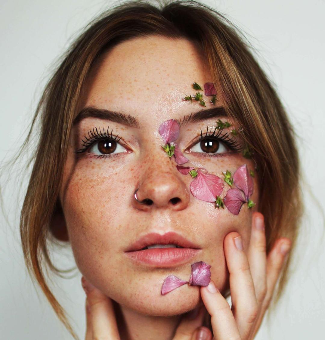 100% Natural Moisturizer of The Ancients with 16 dedicated Skin-Herbs for visible results.