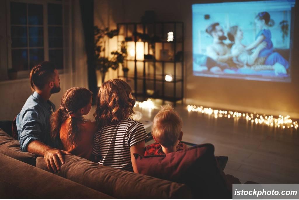 foot nonton bioskop, nonton bioskop di rumah, nonton film di rumah, nonton bareng keluarga, liburan di rumah aja