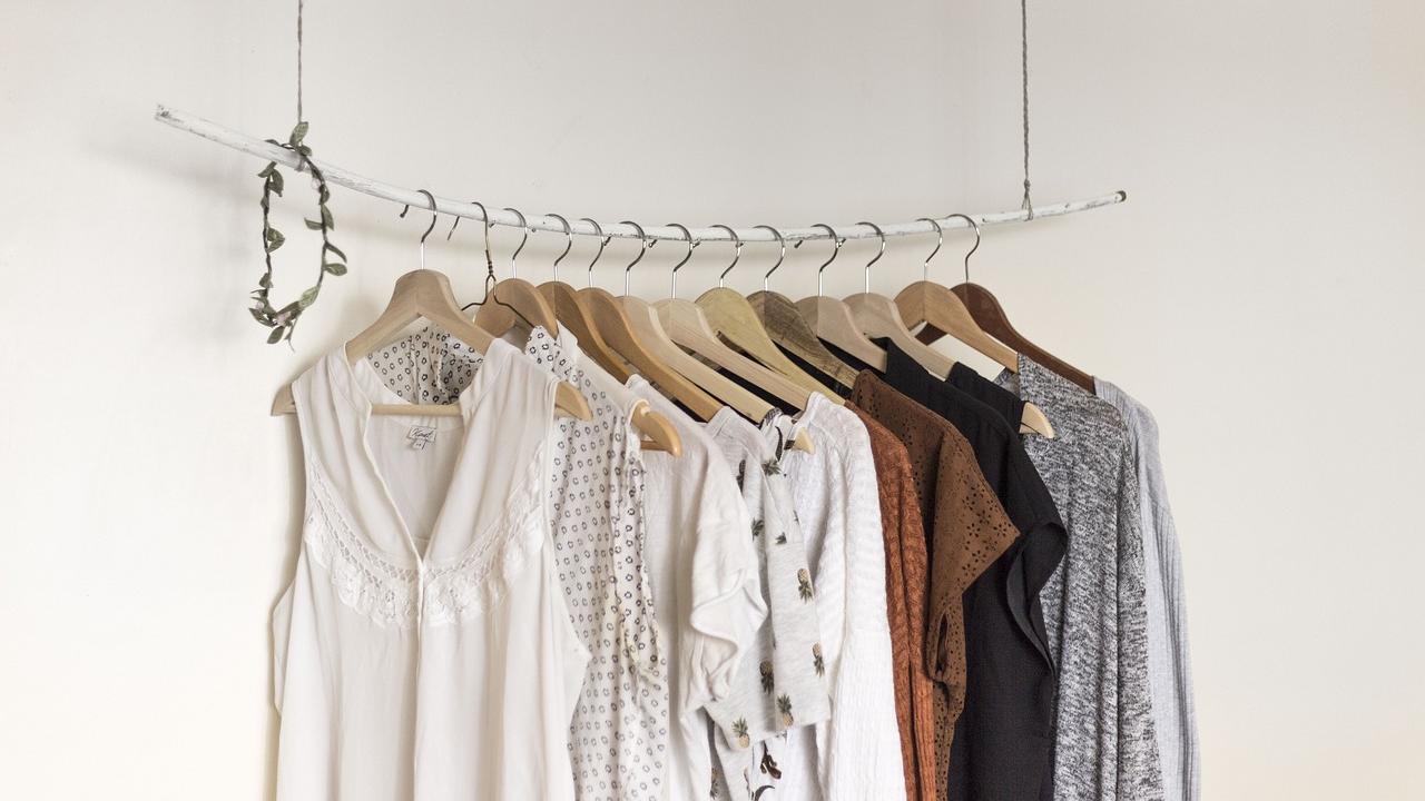 Collapsible Drying Racks vs. Traditional Drying Racks Comparison of Space Efficiency