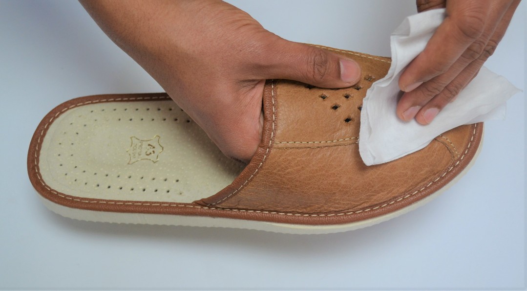 How to Clean your Faith Men slippers- Reindeer leather