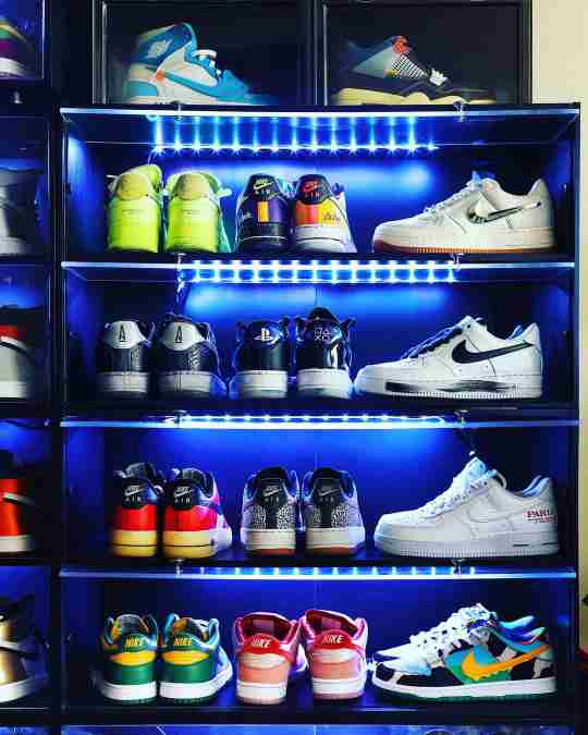 Nike Sneaker Display - Sneaker Throne