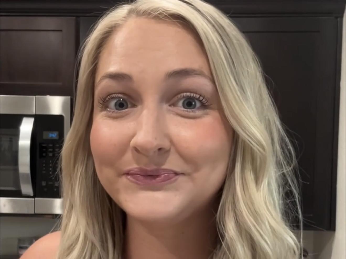 ✅ alt="Happy customer sharing her experience with Next Form supplements"