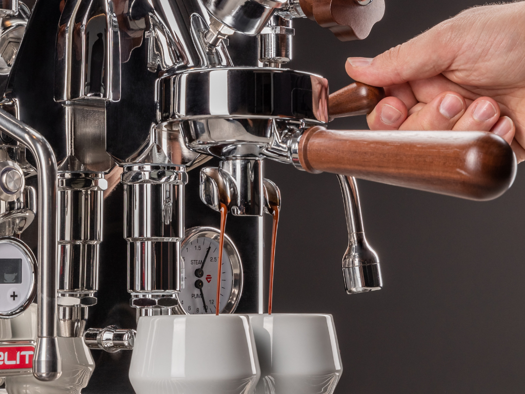 lelit bianca v3 espresso machine pulling a shot