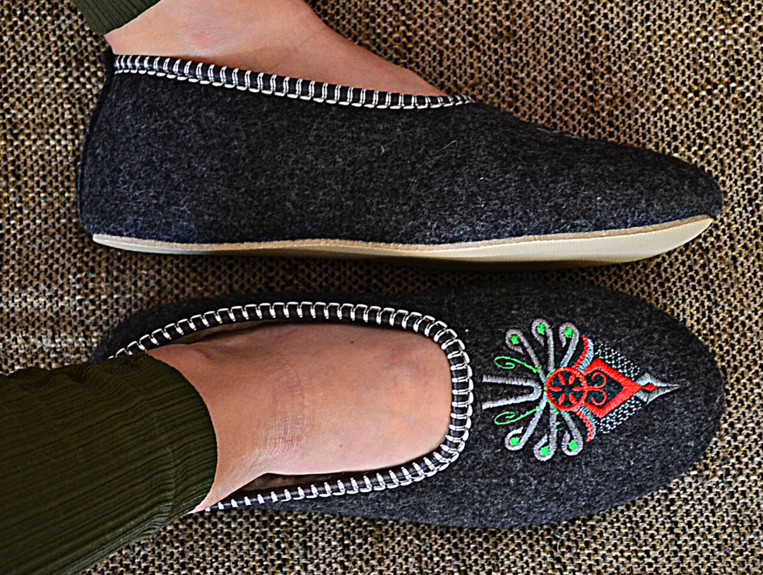 Amelia - Womens house shoes - Reindeer Leather