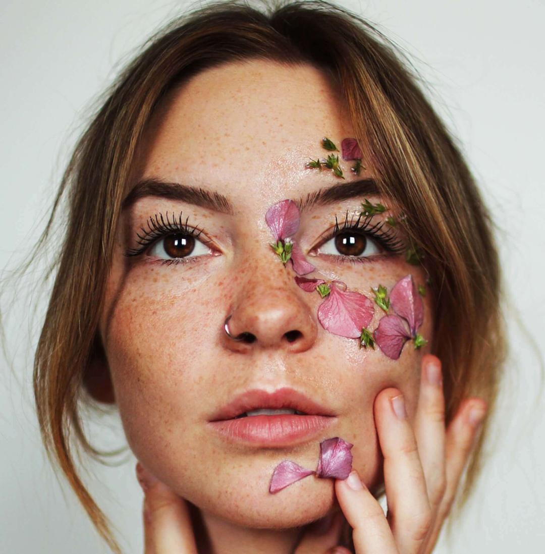 100% Natural Moisturizer of The Ancients with 16 dedicated Skin-Herbs for visible results.