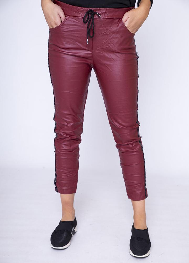 Stud Crinkle Faux Leather Jegging in Wine