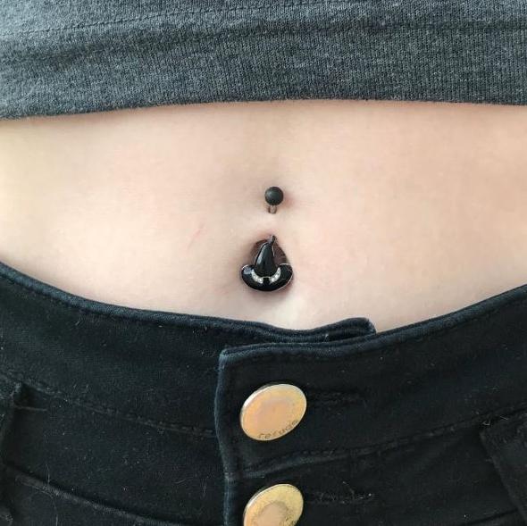 Old woman clearance belly button piercing