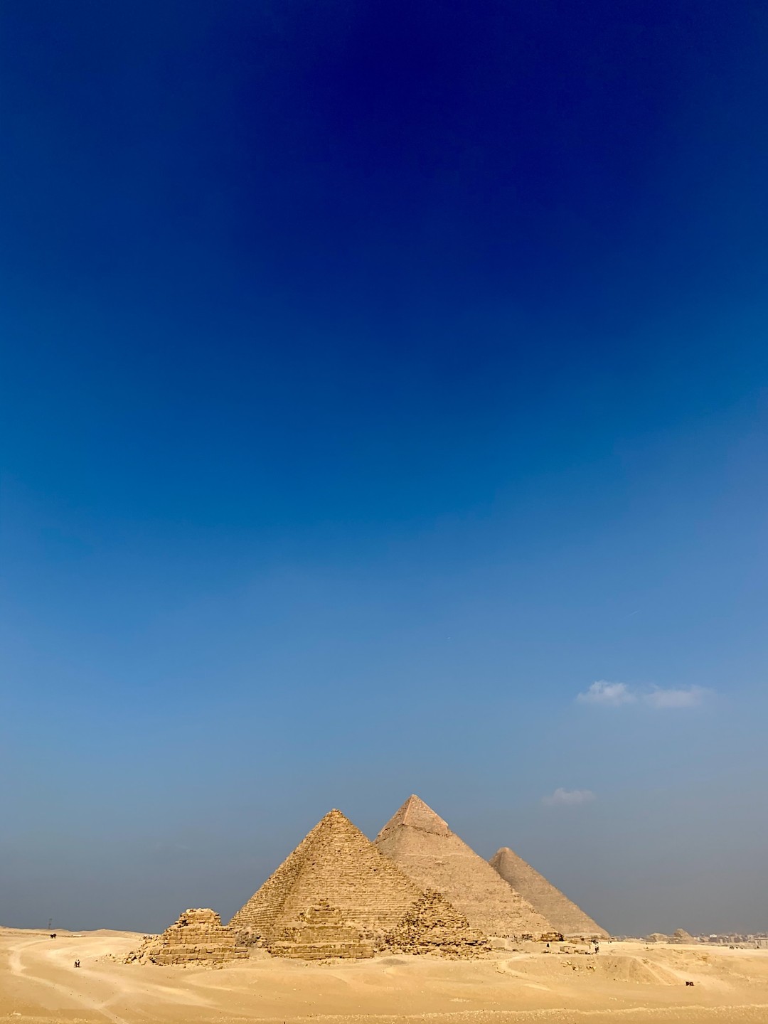 Pirámides de Giza, Al Haram, Egypt: One of the best romantic getaways for couples who love culture.