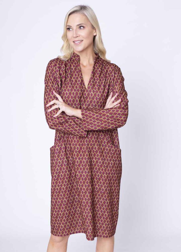 V Neck Diamond Pocket Dress in Wine