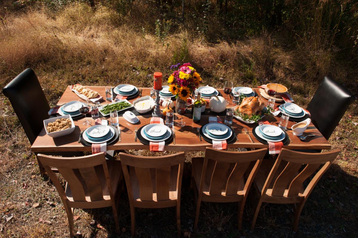 outdoor table setting for thanksgiving