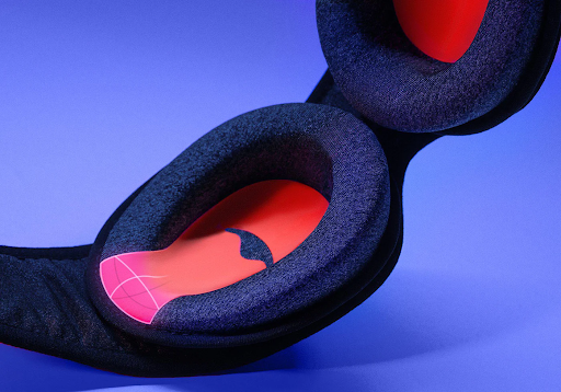 A black and red C-shaped eye cup with a smart bubble for a sleep mask.