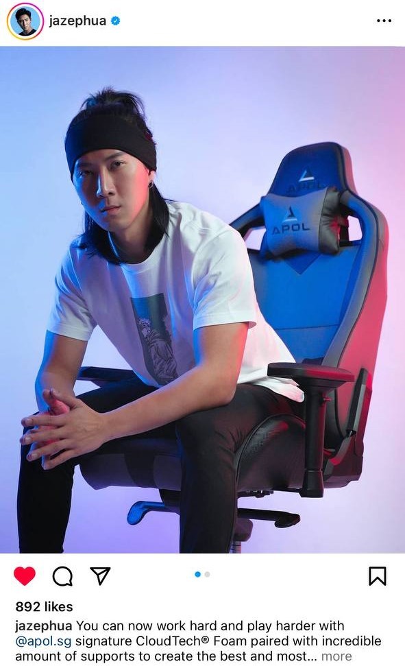 Singapore influencer jaze phua sitting on best gaming chair from APOL Singapore