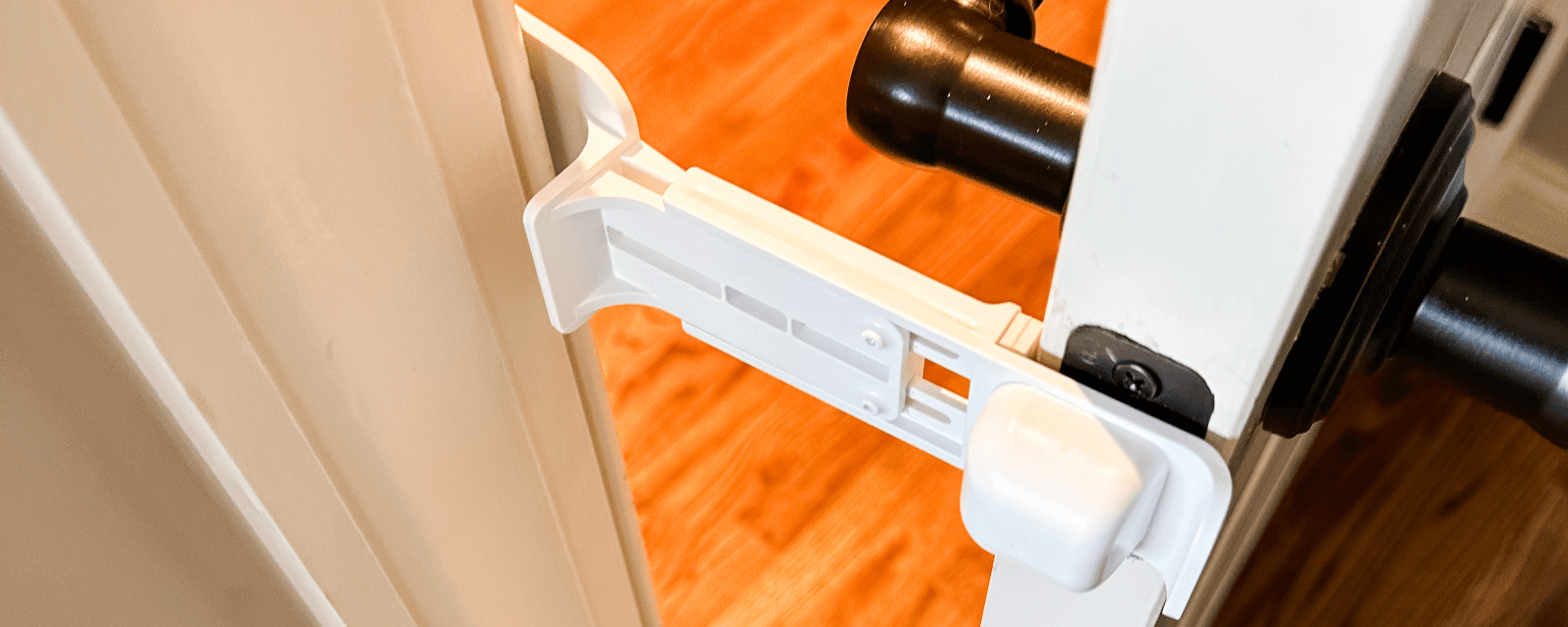 DOORWING Door Lock and Finger Guard keeps your kids and dogs out of the  cat's litter box » Gadget Flow