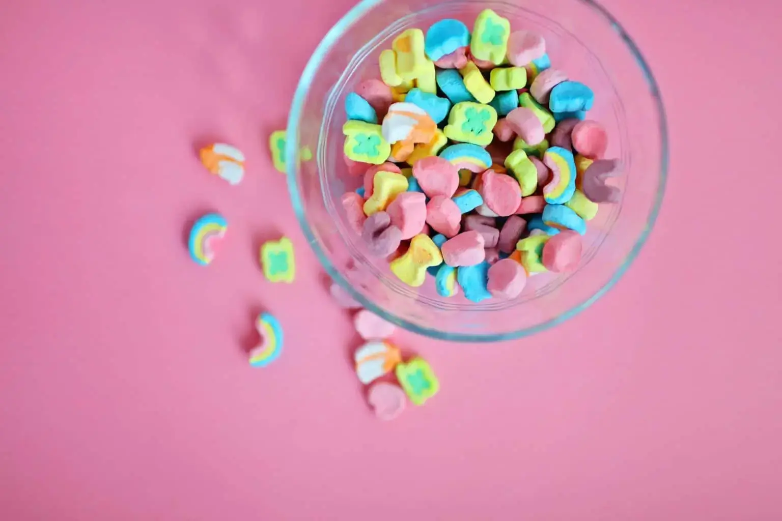 high-angle-view-of-multi-colored-marshmallows-325526-1536x1024-1