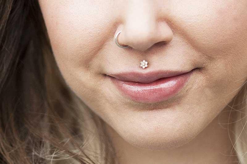 Medusa Piercing Guide: Healing Time, Pain Insights, and Care Tips – Two