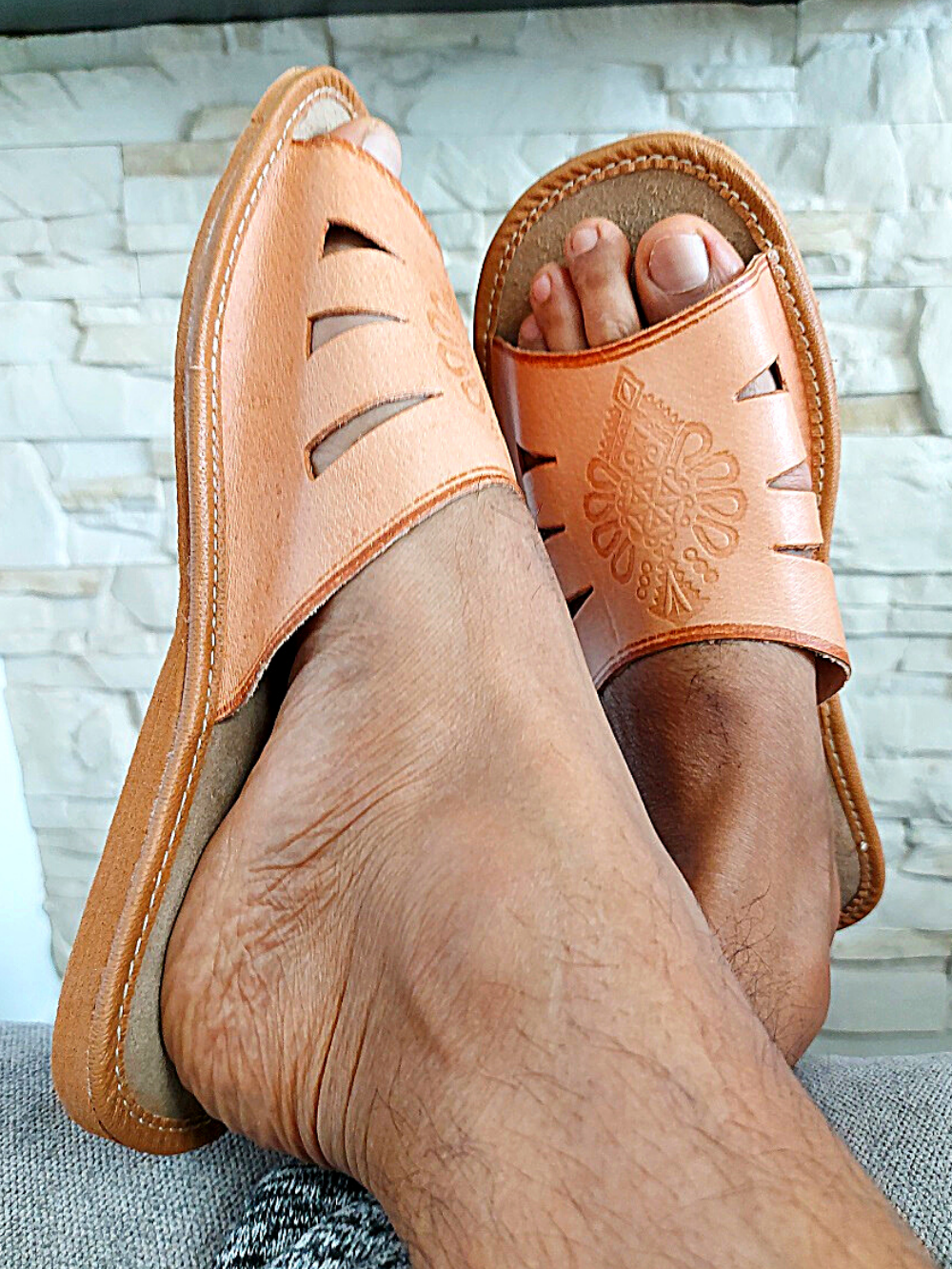 Topher - Mens open toe slippers - Reindeer Leather1