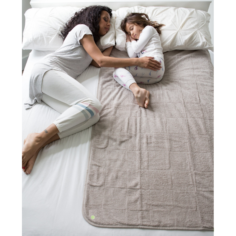 Mother and daughter sleeping on large sand PeapodMat. Washable and reusable up to 500 washes.
