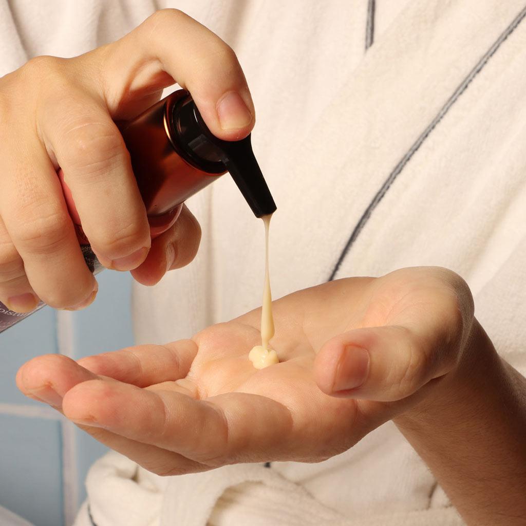 woman using blavana face cleanser