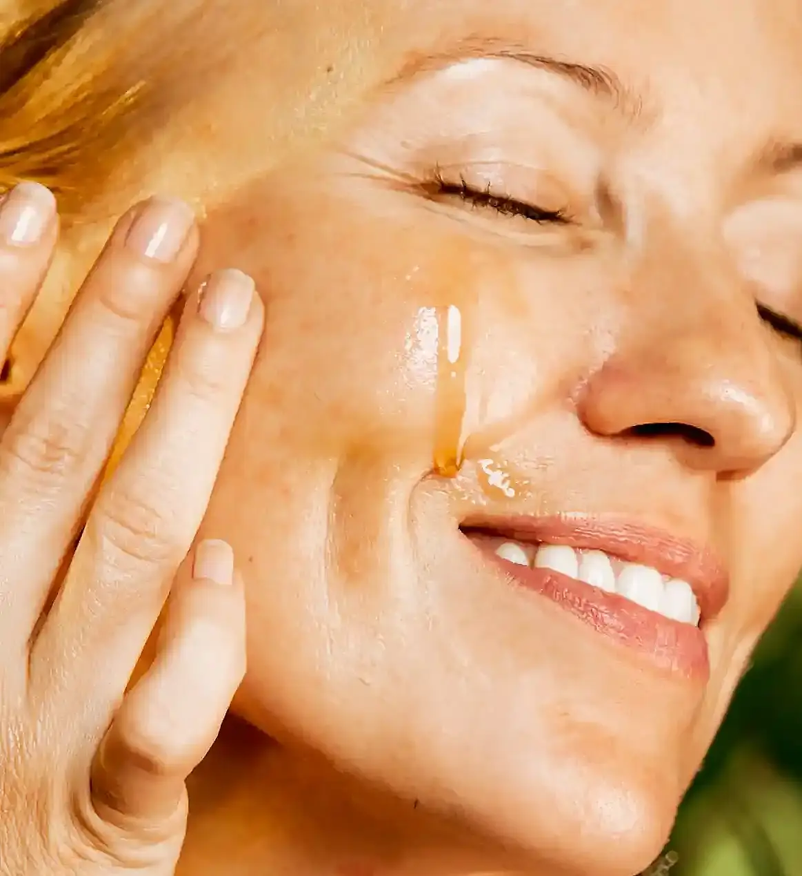 woman massaging with oil