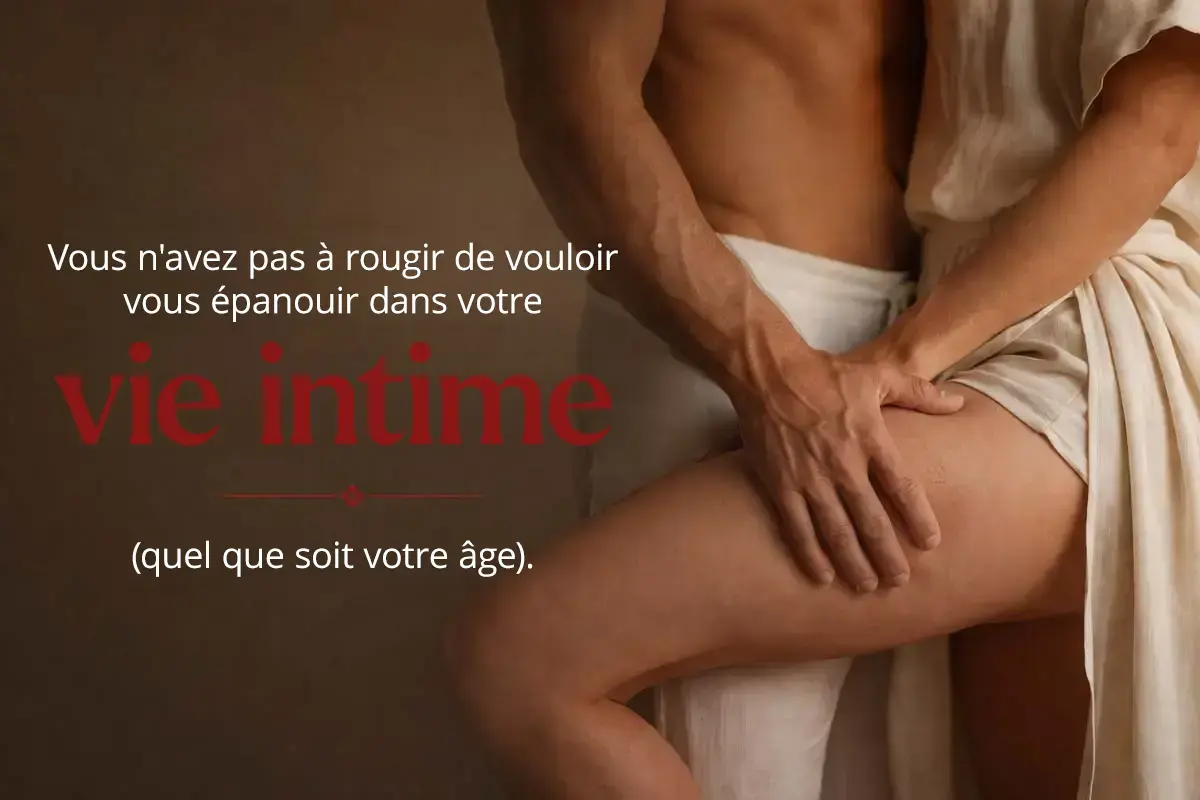 Couple enlacé, vêtu de lin blanc, sur fond brun chaud