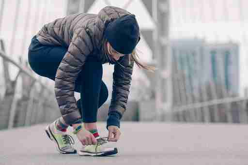 running outside winter running tennis shoes workout