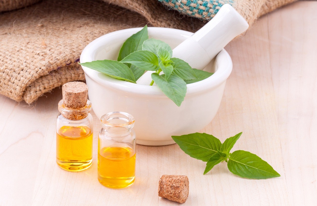 Differences Between Natural and Synthetic Fragrance Oils