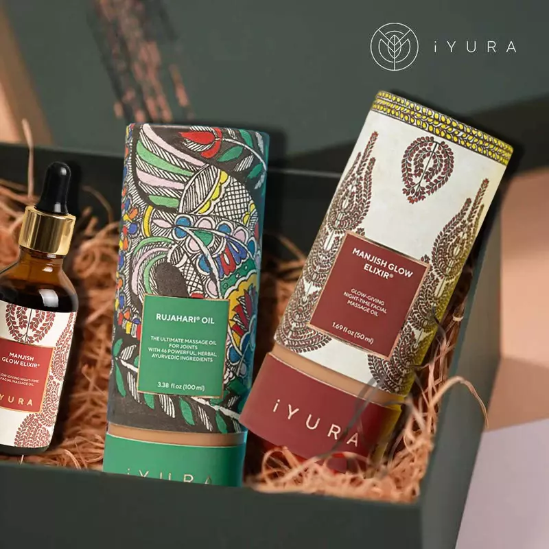 Manjish Glow Elixir et d'autres produits iYURA sont présentés dans de superbes emballages ornés de peintures Madhubani.