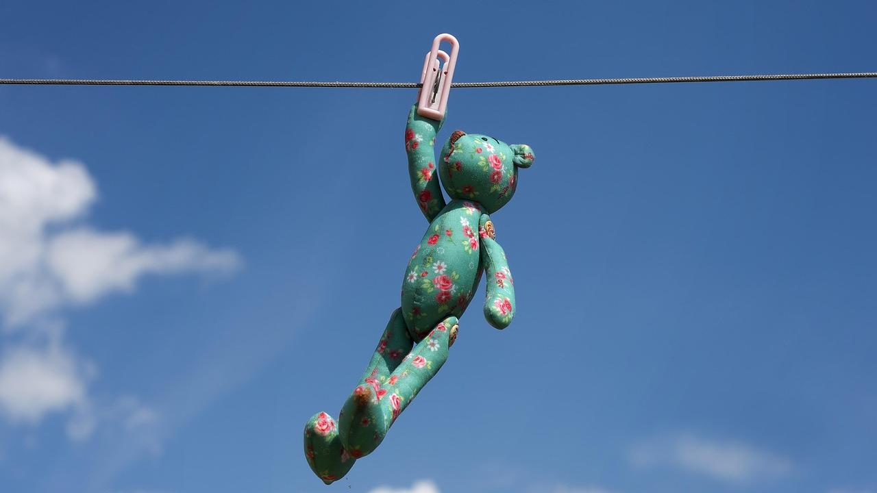 How to Choose the Best Portable Clothes Line for Travel