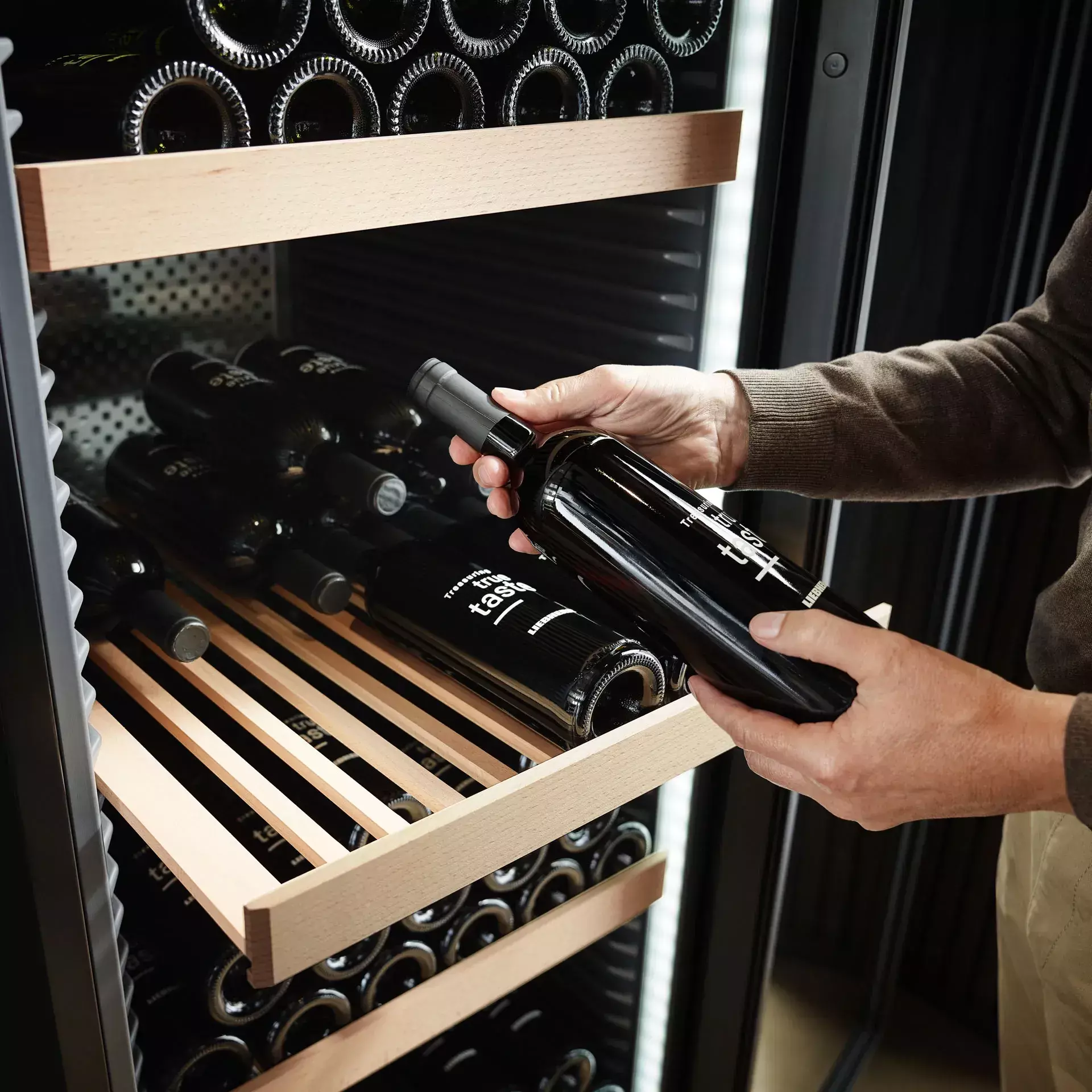 Cava de vino Liebherr multizona premium