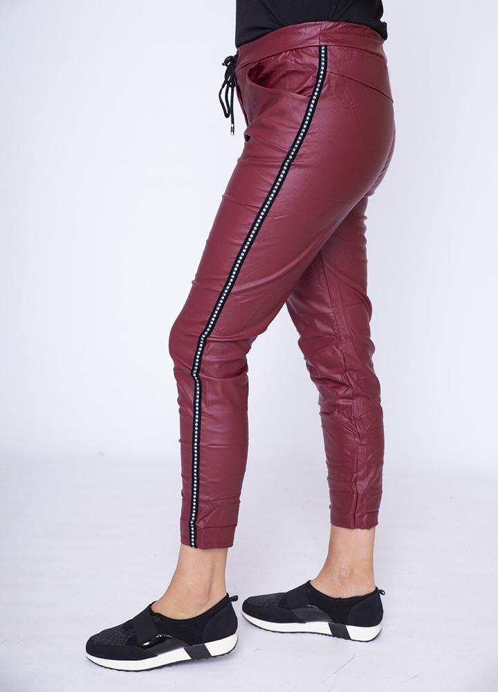 Stud Crinkle Faux Leather Jegging in Wine