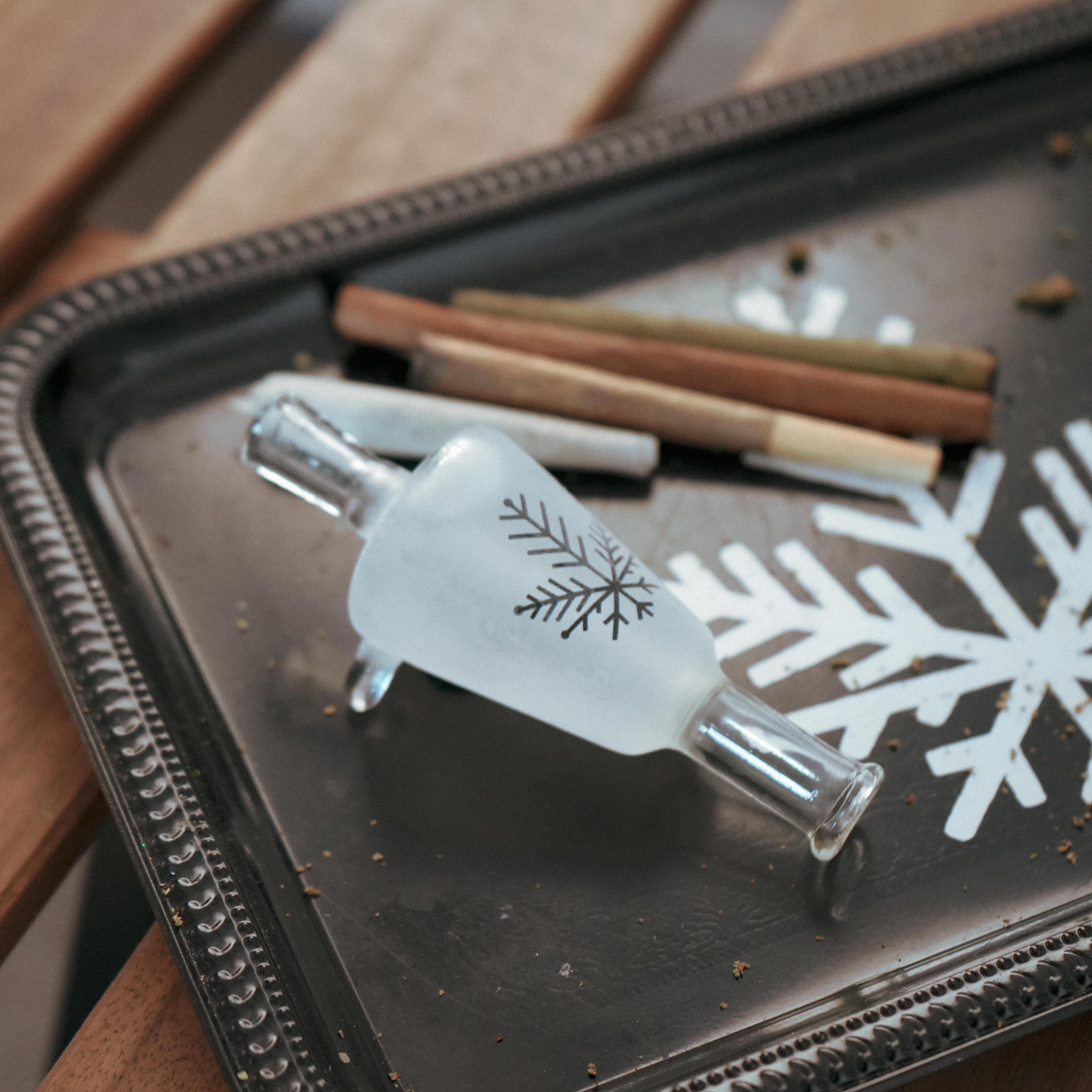 frozen joint holder on rolling tray