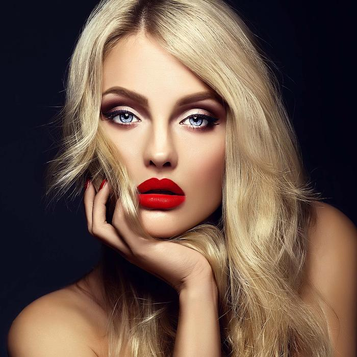 FAMOUS (RED) MATTE LIPSTICK