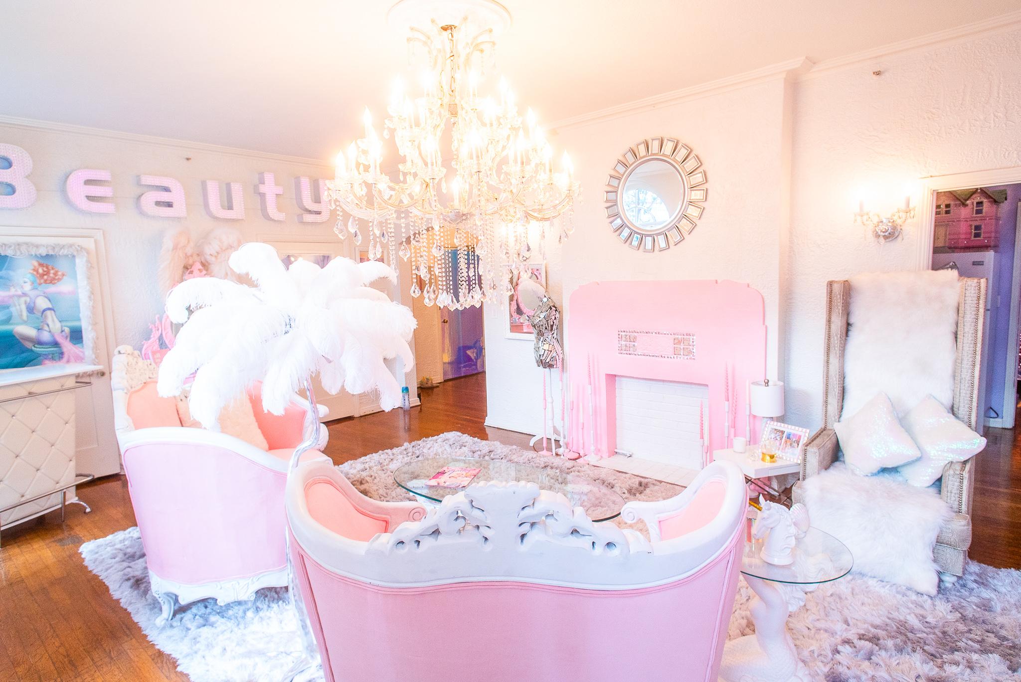 8 Dreamy Pink Aesthetic Room Ideas - Peerspace