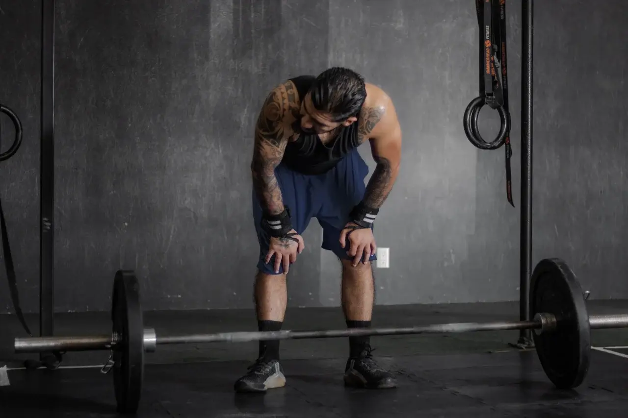 Nobody likes feeling stuck in a workout plateau. The good news is that with a few small changes, you can reset and start building momentum again. In fact, you may start seeing even better results.