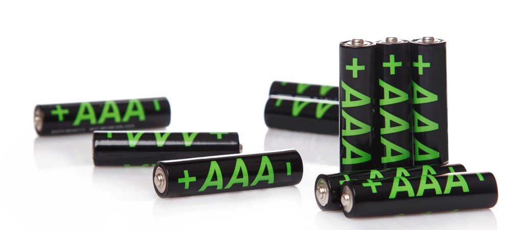 Should I buy a lithium or alkaline AAA battery