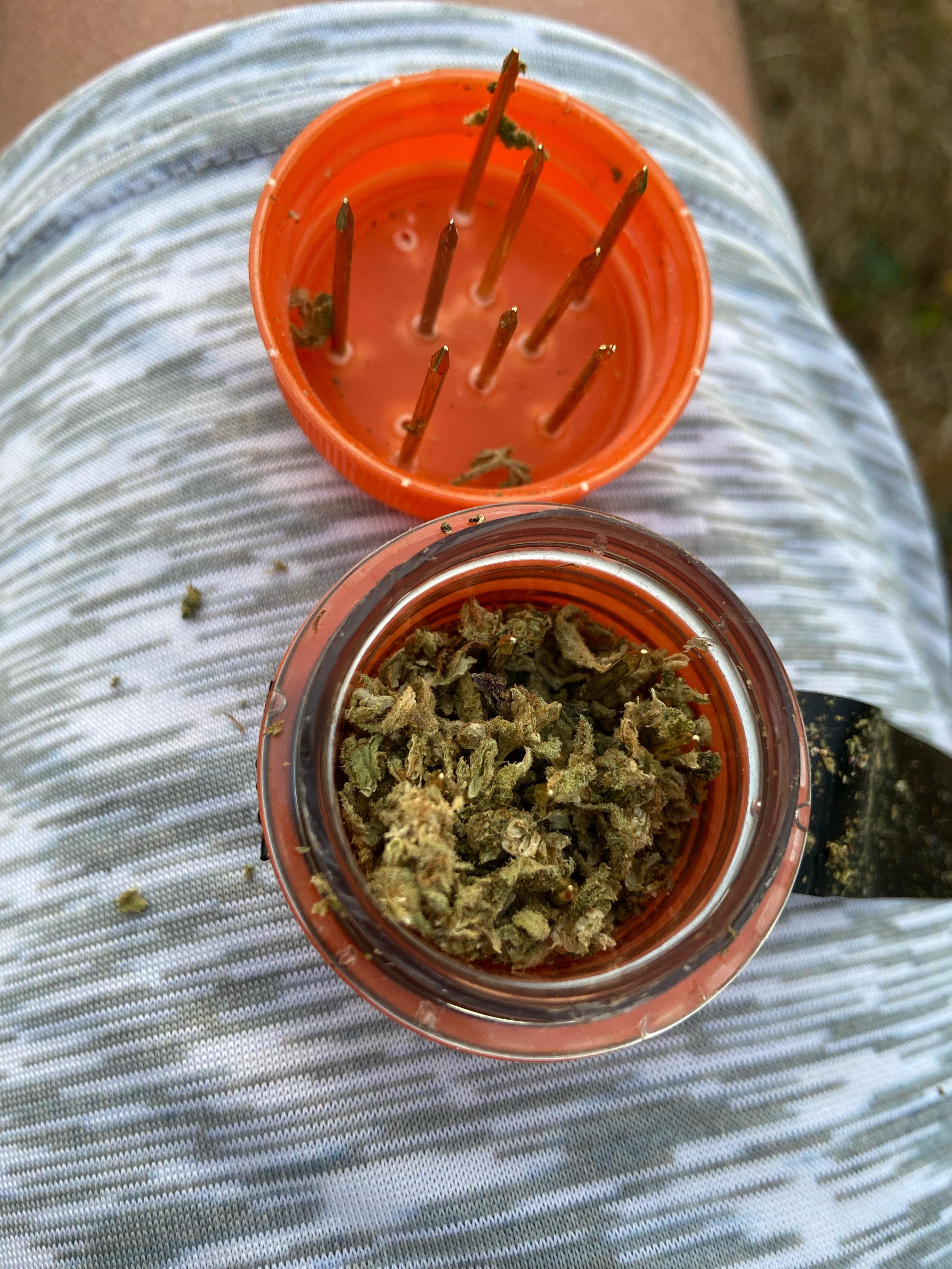 Comparison of a DIY homemade herb grinder made from a plastic bottle versus a professional aluminum grinder, illustrating the health risks of BPAs and plastic contaminants in herbs.