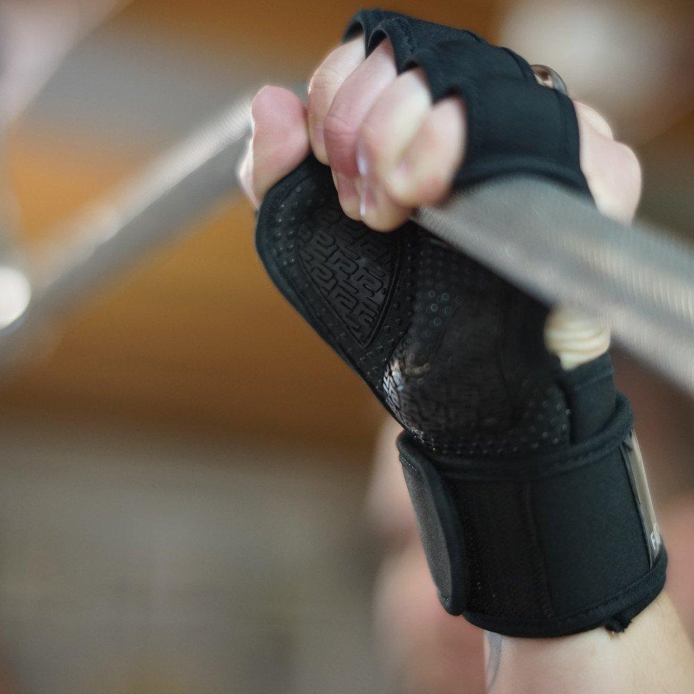 weightlifting gloves with hooks to hold the rowing bar, dealing